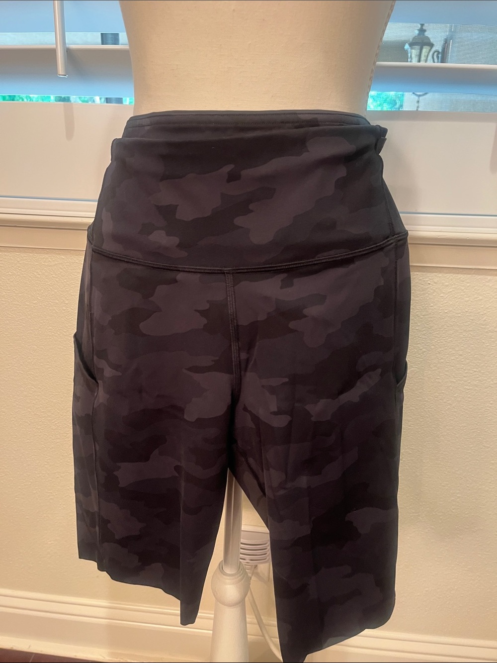 Lululemon Women's Black Camo High-Waist Performance Shorts